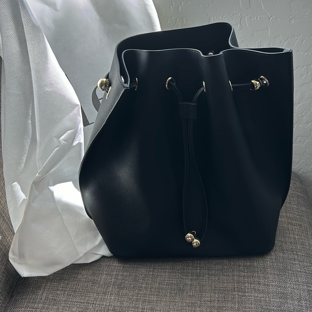 Tde bag with crossbody and short handle strap